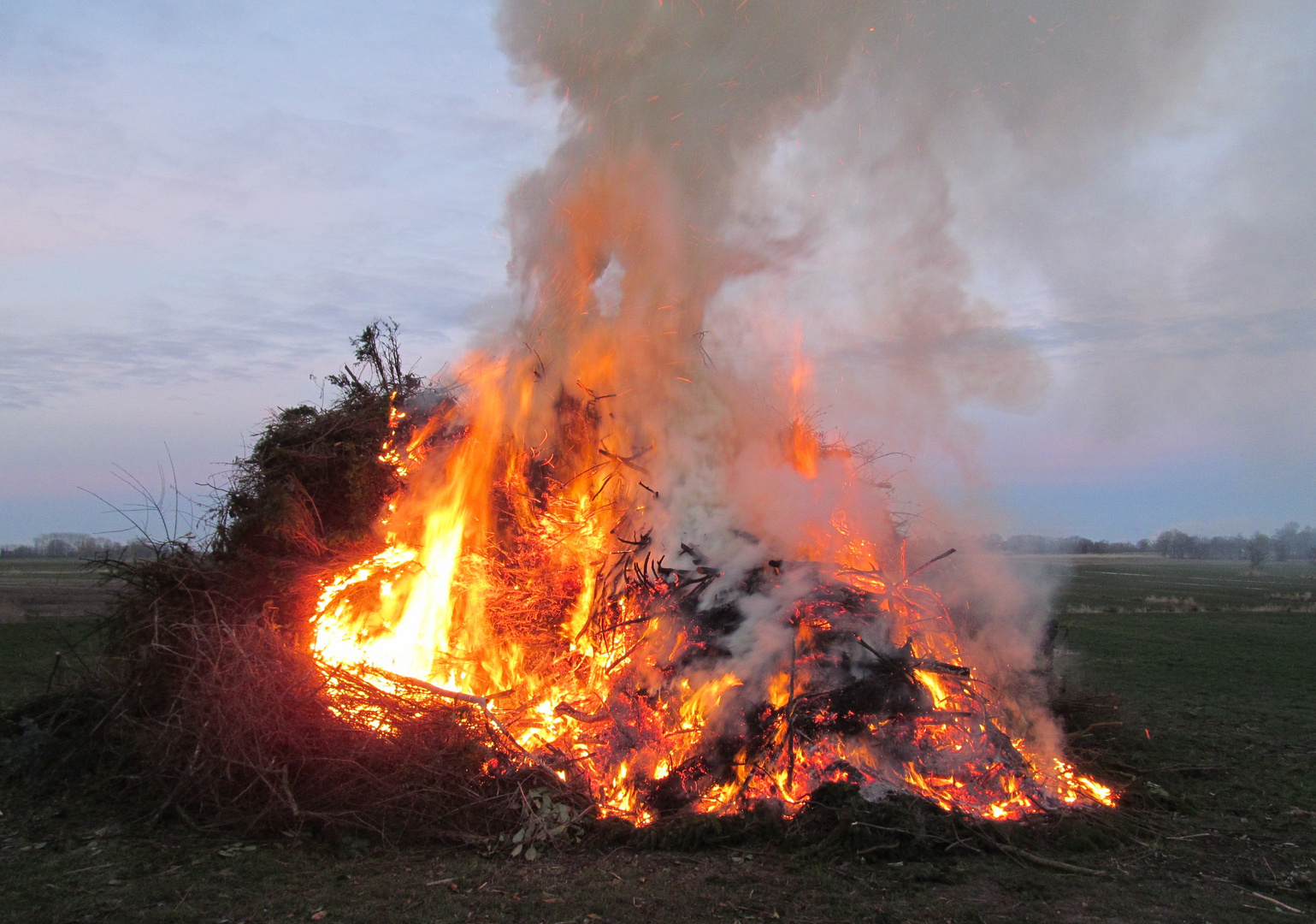 Osterfeuer in Hemmoor