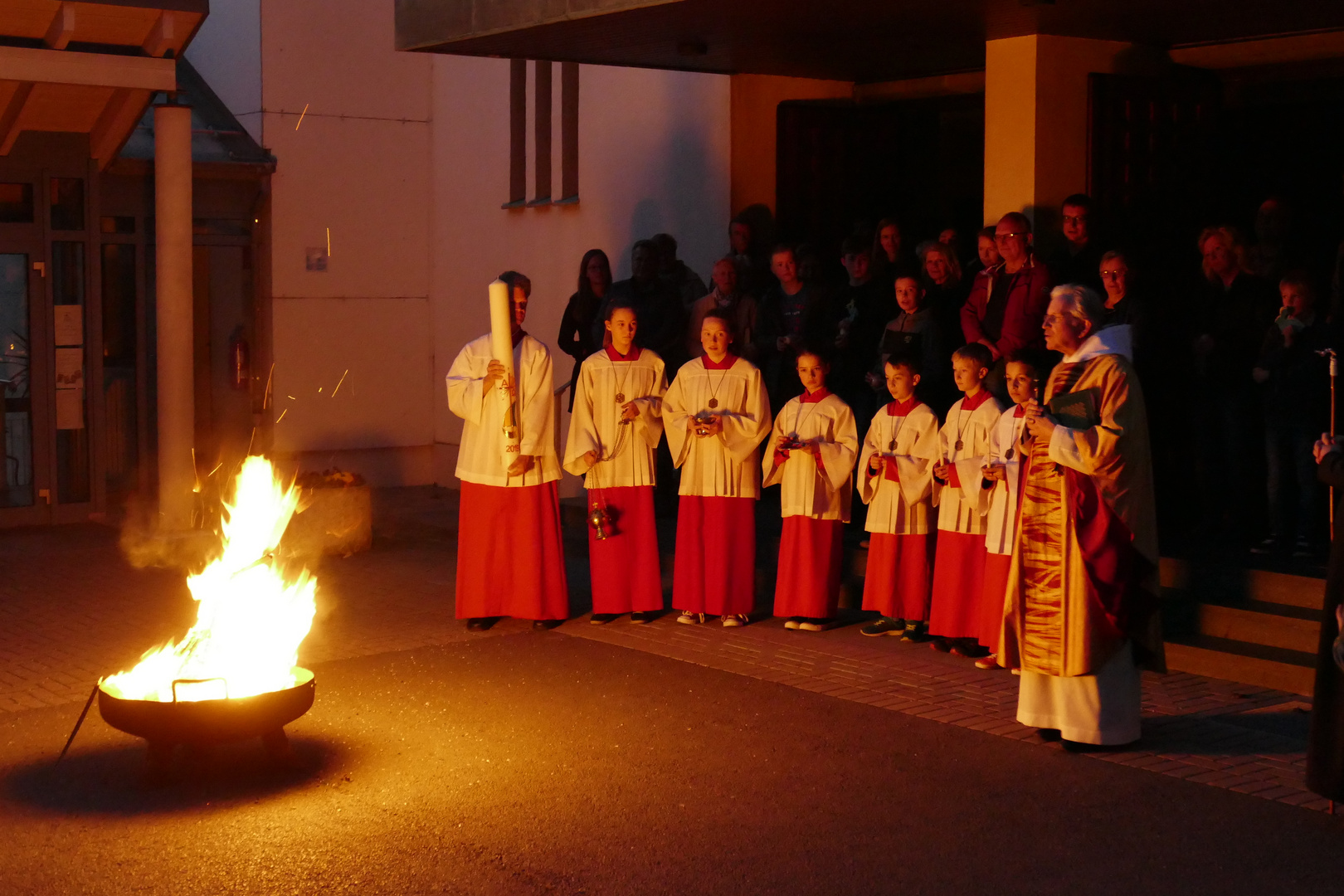 Osterfeuer in St.Pius in Arnsberg