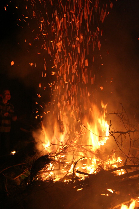 Osterfeuer in Voerde