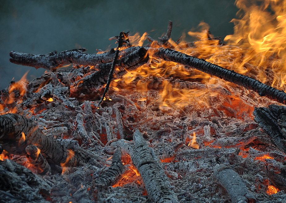 Osterfeuer -und es glühte und glühte.....