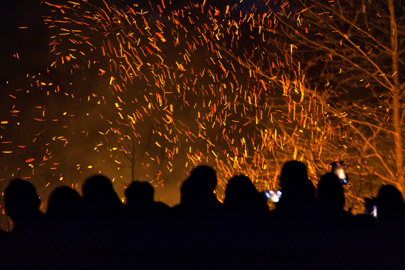 Osterfeuer und Osterräderlauf in Günsterode.