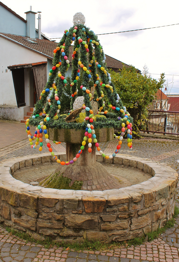 Osterglocken Brunnen Biebelnheim