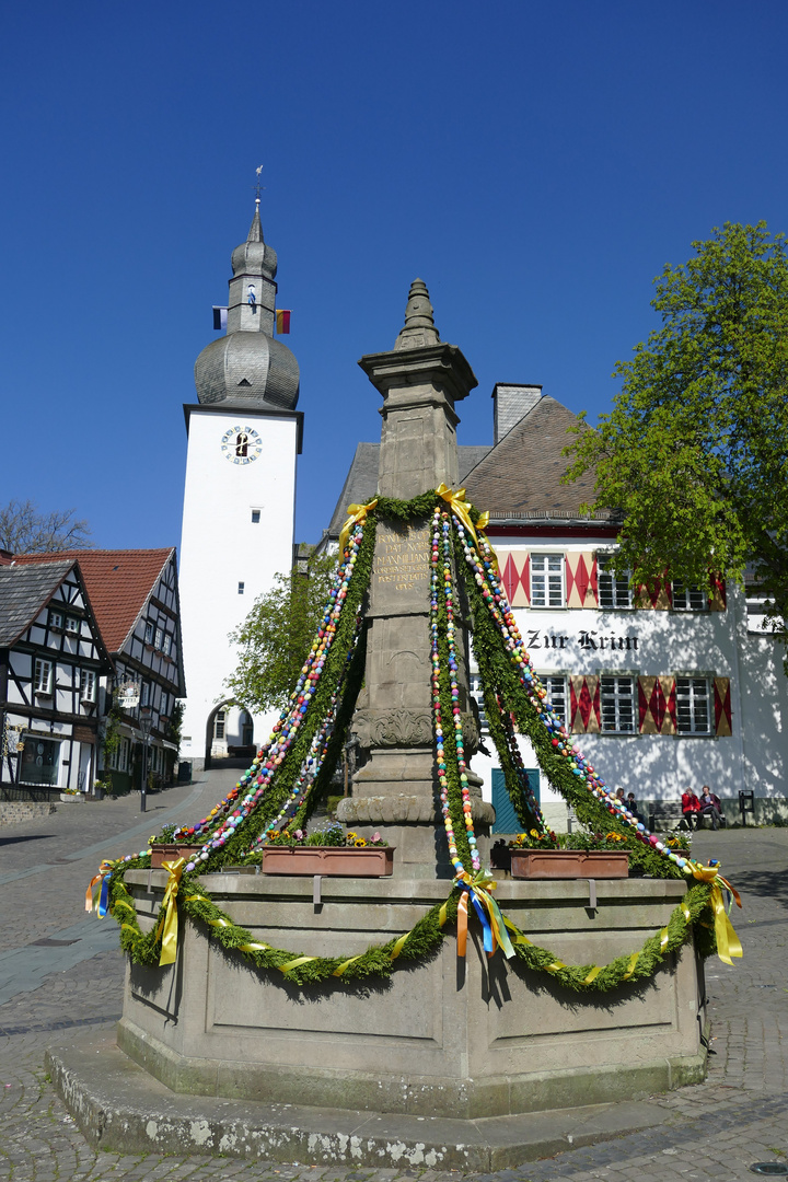 Ostergrüße aus Alt-Arnsberg (Maximilianbrunnen)