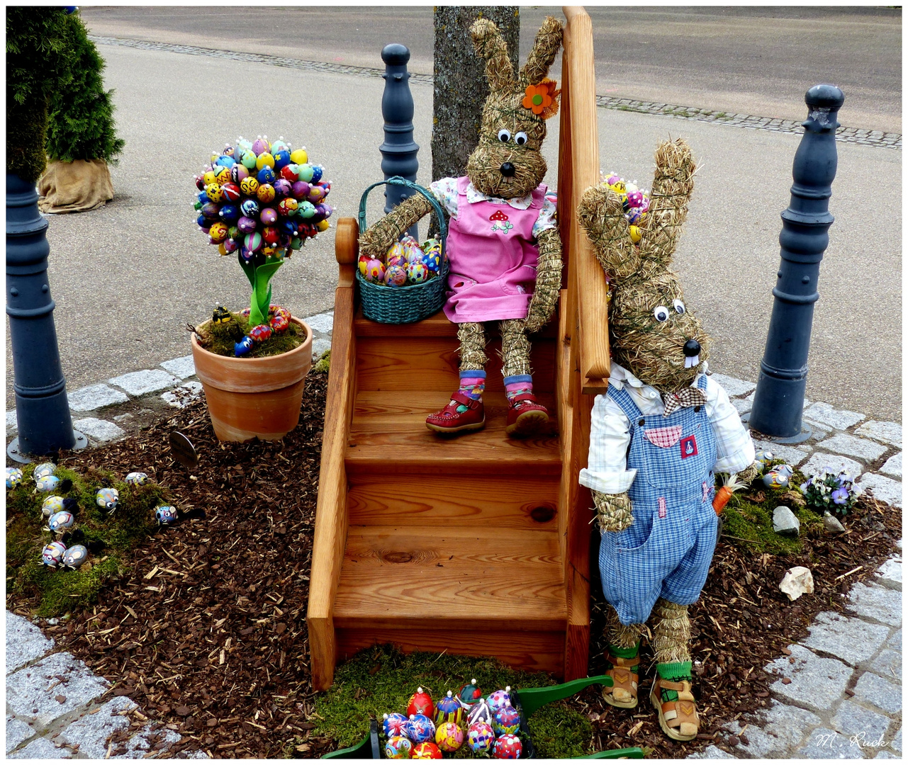 Osterhasen bei der Arbeit 