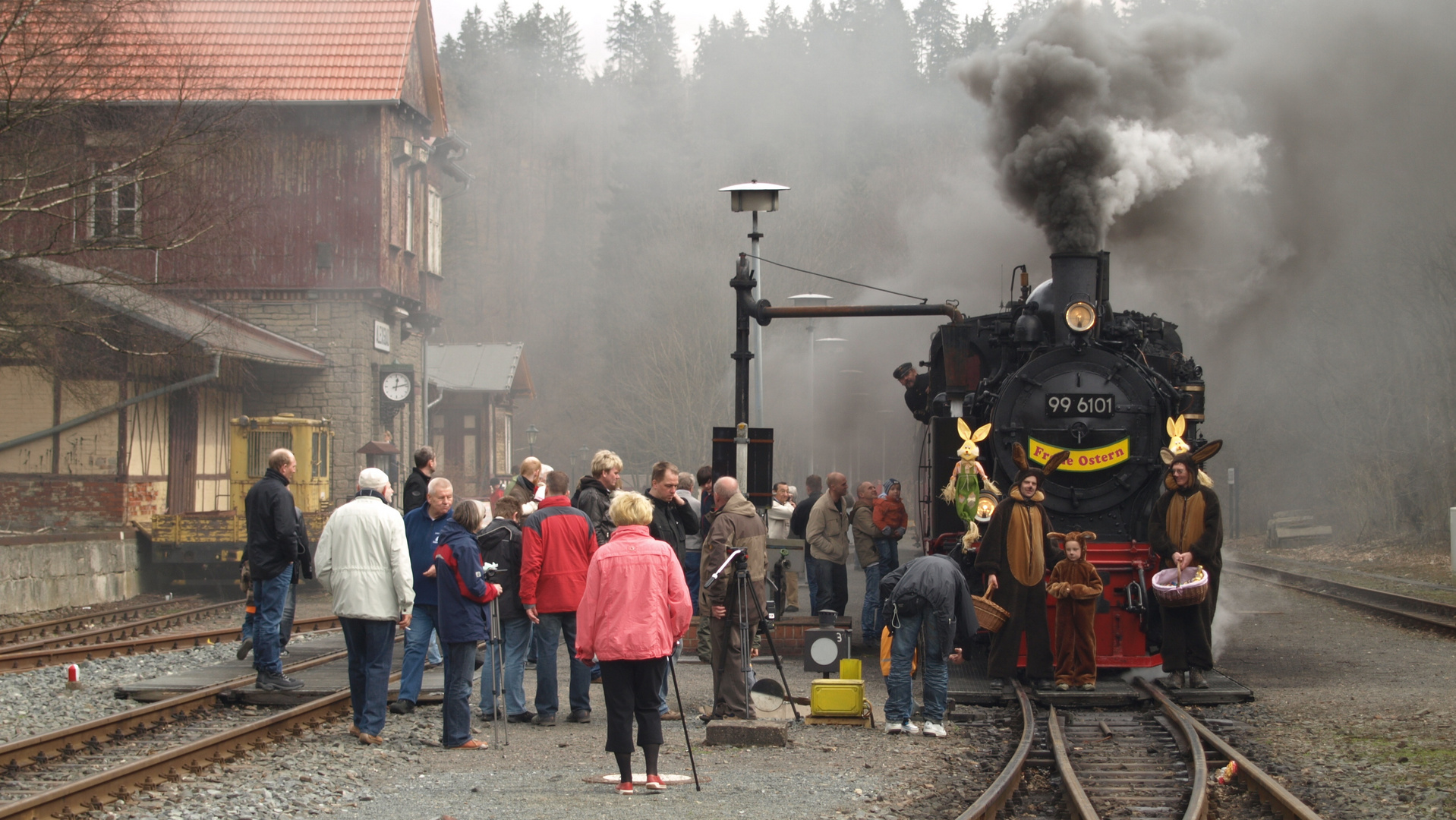 Osterhasenzug in Alexisbad