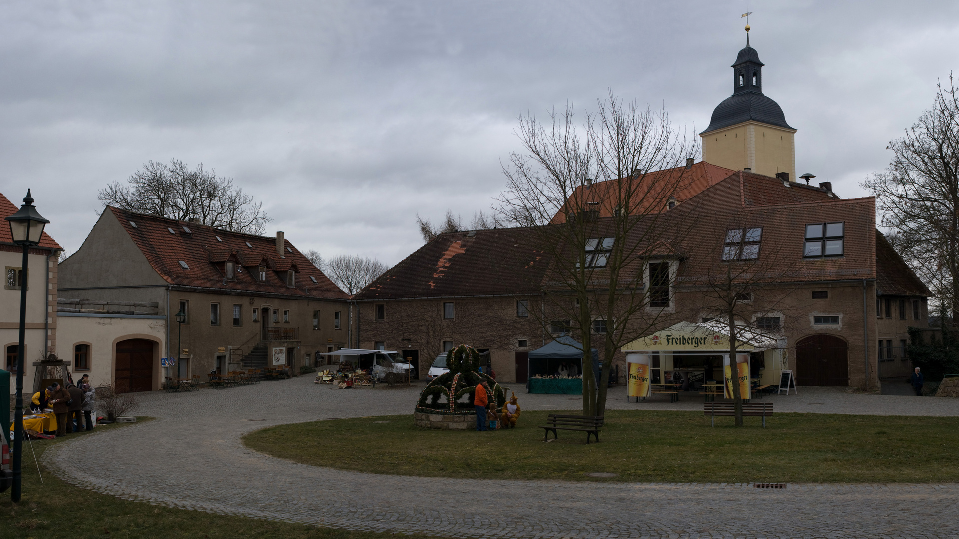 Ostermarkt im Schloß Neuhirschstein