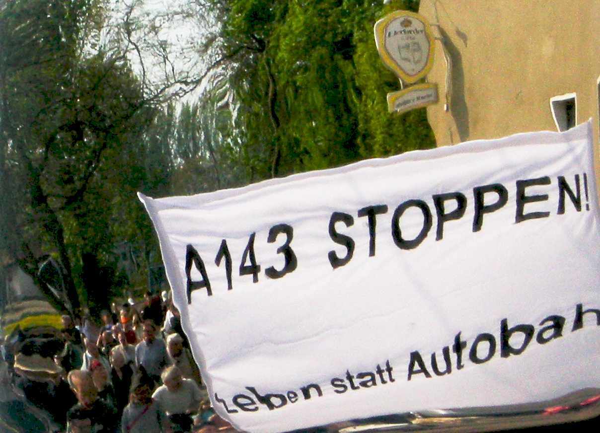 Ostermarsch gegen die Westumfahrung Halle durch 2 FFH - Gebiete