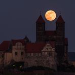 Ostermond 2019 über Stiftskirche St. Servatii Quedlinburg