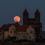 Ostermond 2019 über Stiftskirche St. Servatii Quedlinburg