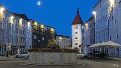 Ostermond und Osterbrunnen in Wels