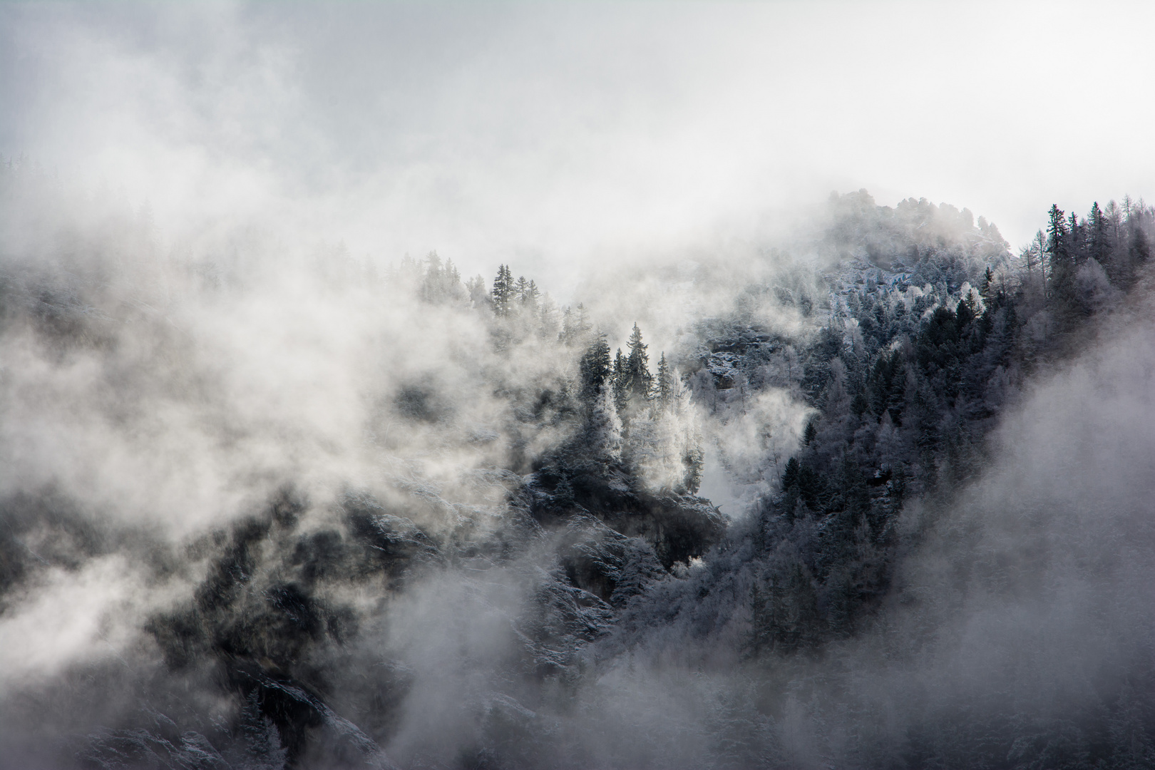 Ostern 2014 mit Neuschnee und Nebel in den Bergen ...