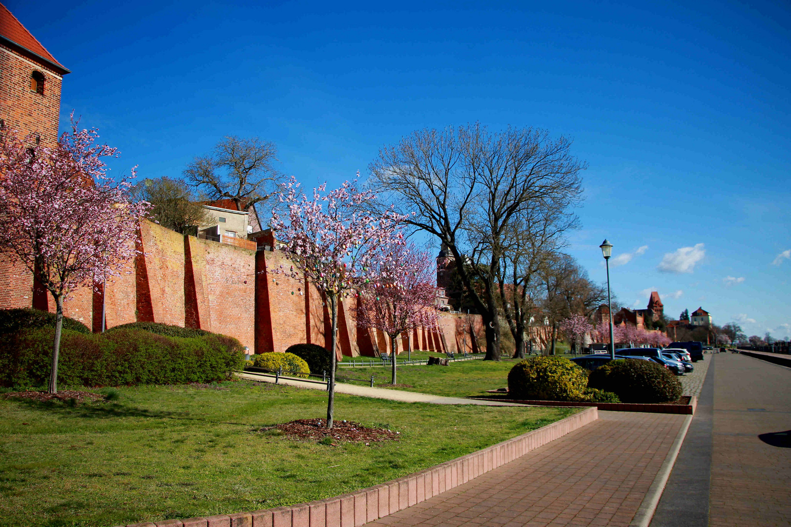 Ostern an der Hafenpromenade