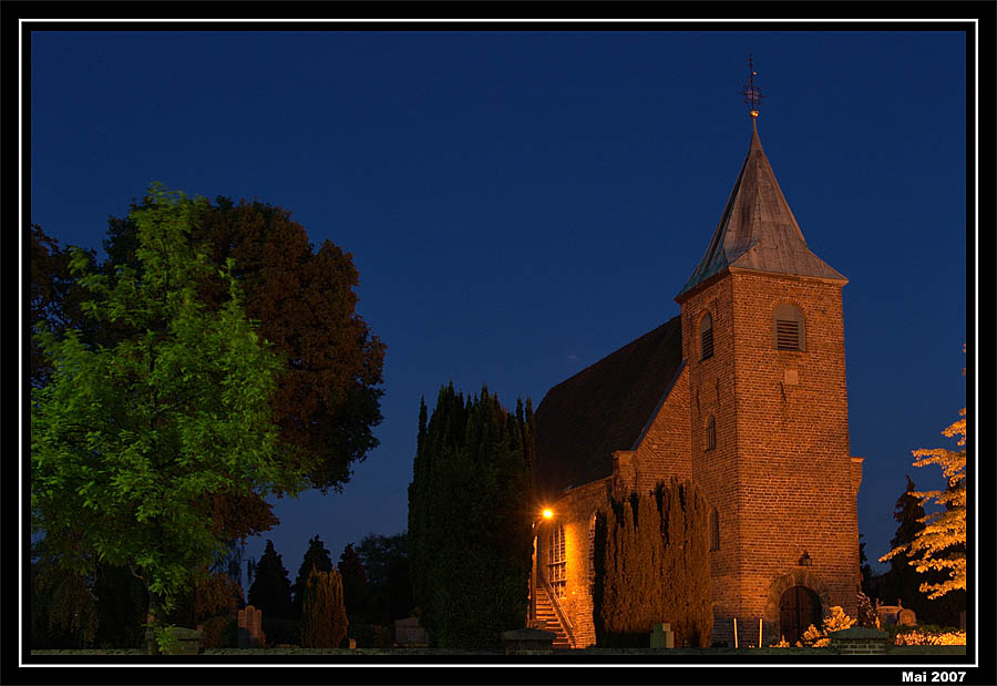 Osternburger Kirche bei Nacht