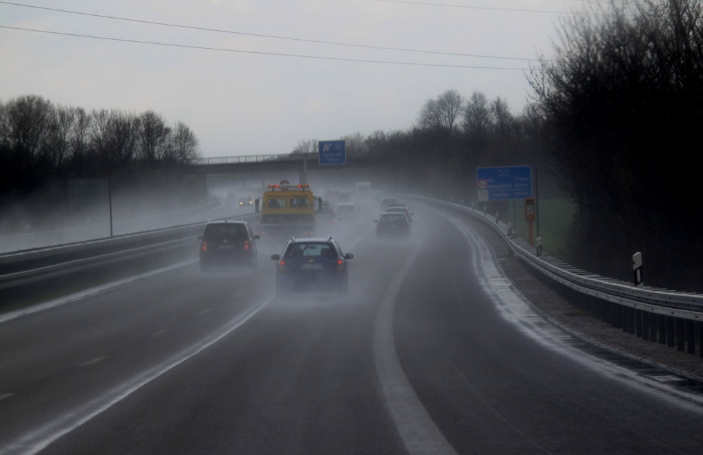 Ostersonntag auf der autobahn nur regen.,,