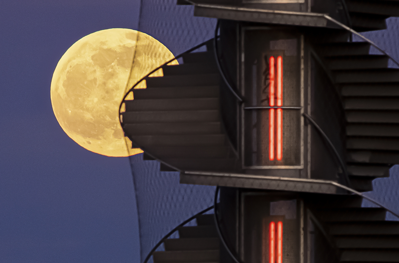 Ostervollmond mit Pegelturm