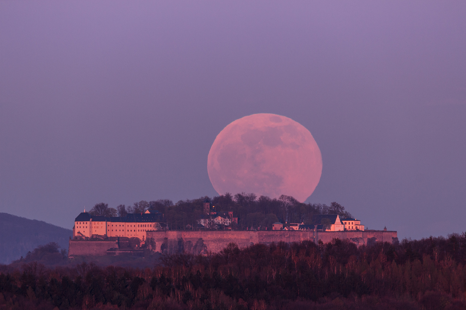 Ostervollmond über der Festung Königstein 2