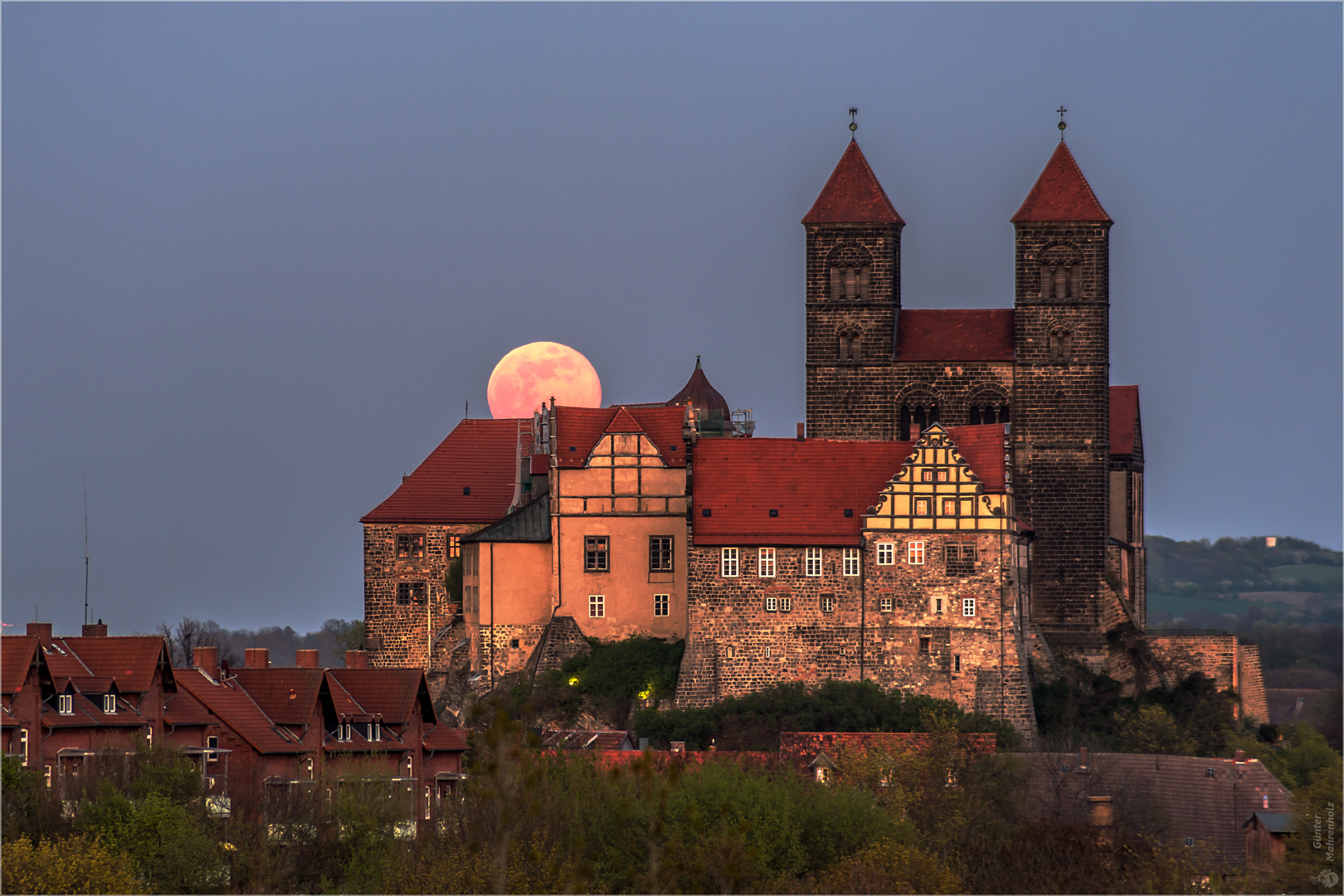 Ostervollmond über Quedlinburg