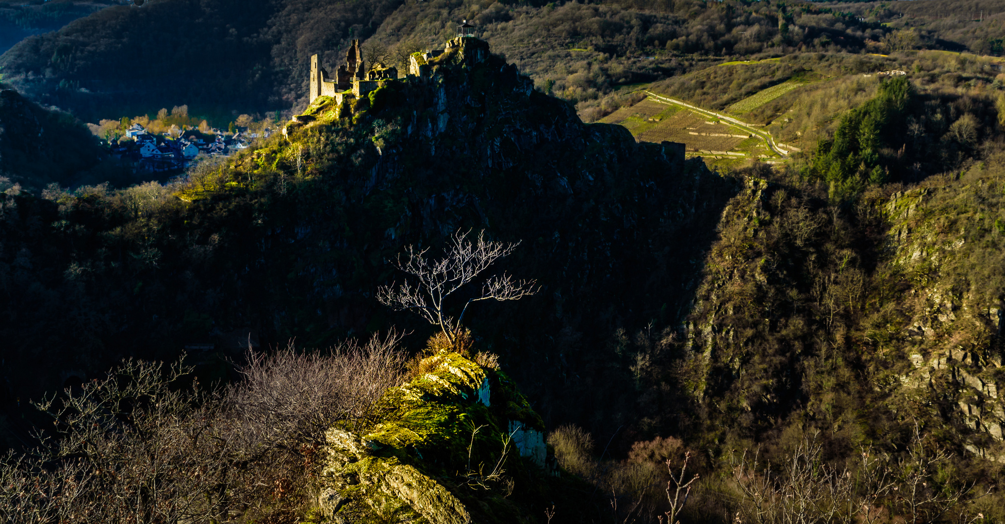 Ostflanke im Schatten des Abendlichts 