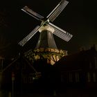 Ostfriesland bzw. Rheiderland bei Nacht: Ditzumer Windmühle (Galerieholländer)