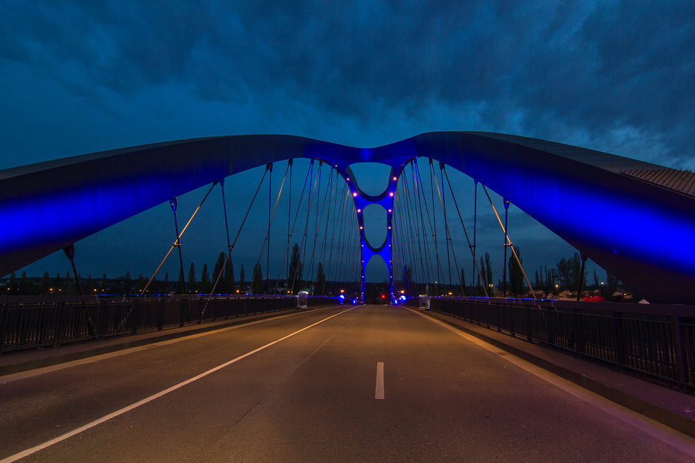 Osthafenbrücke bei Nacht zur Luminale 2014