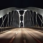 Osthafenbrücke Frankfurt am Main bei Nacht