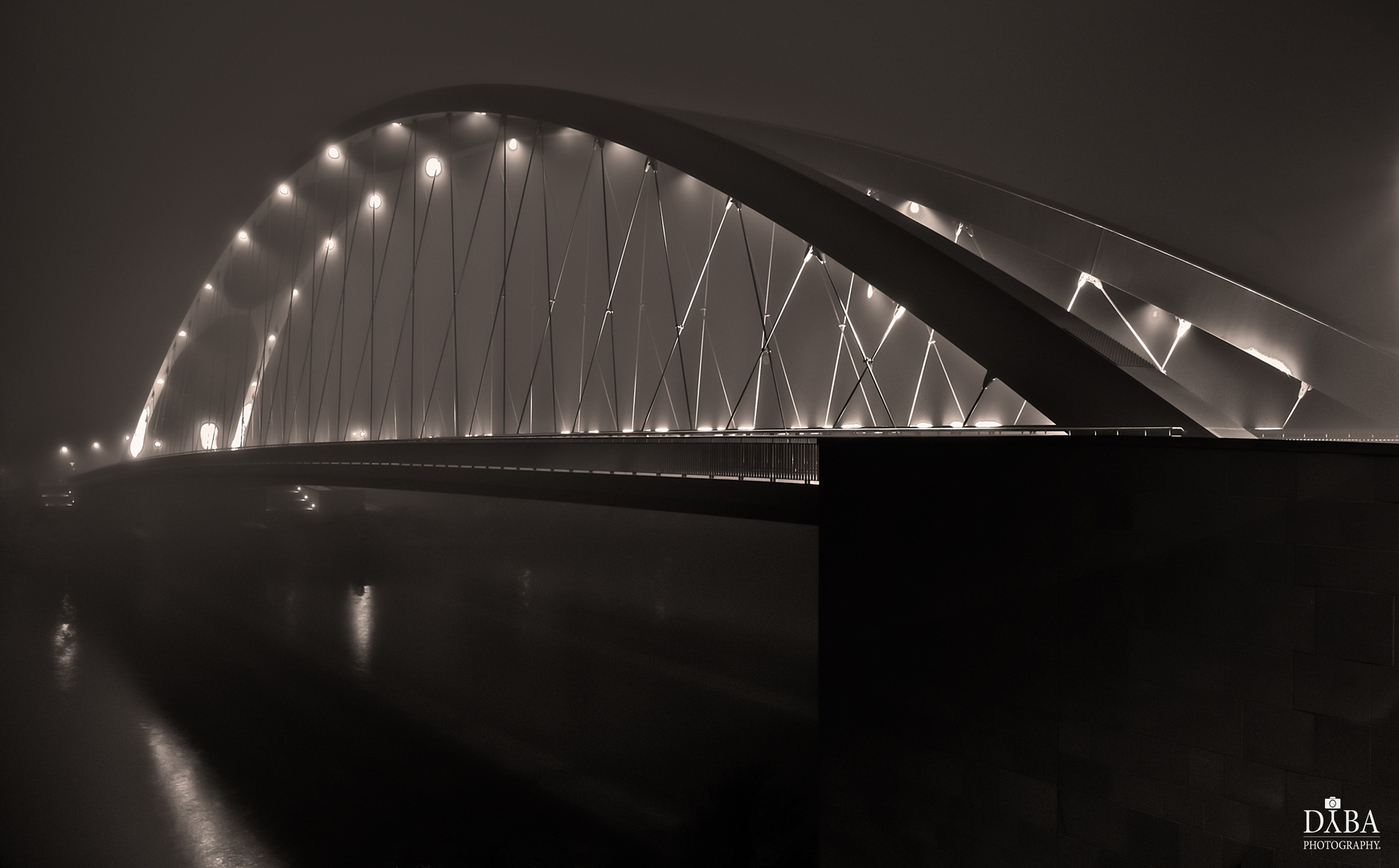 Osthafenbrücke im Nebel