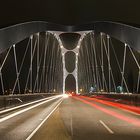 Osthafenbrücke in Frankfurt bei Nacht