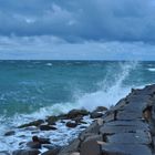 Ostsee brandet an Huckemauer