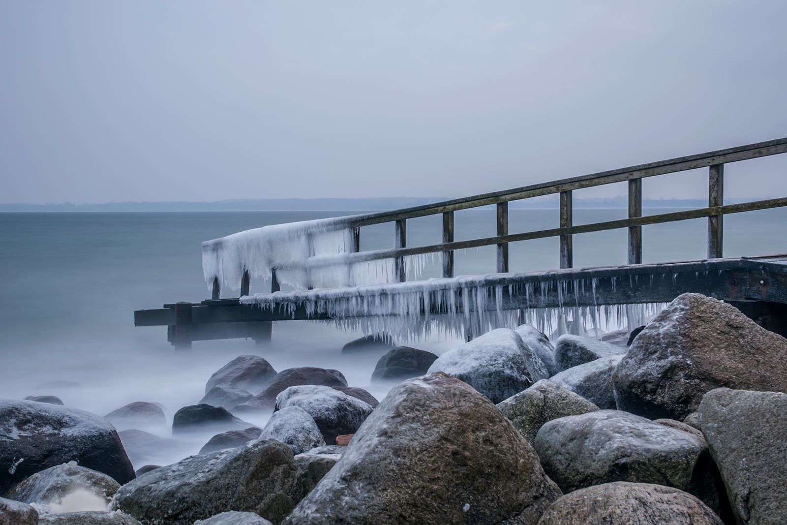 Ostsee Brücke Eiskalt