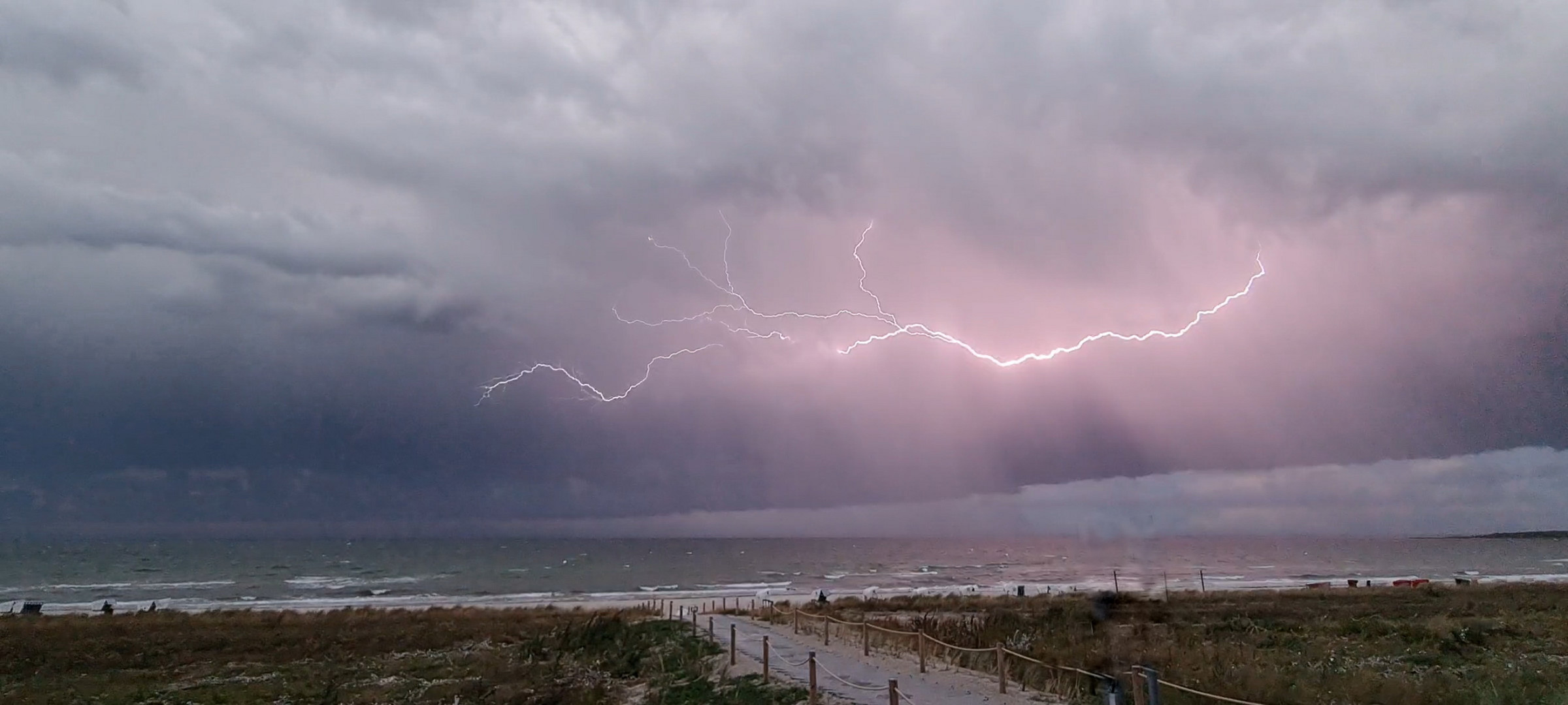 Ostsee Herbst 2022 Gewitter am Abend