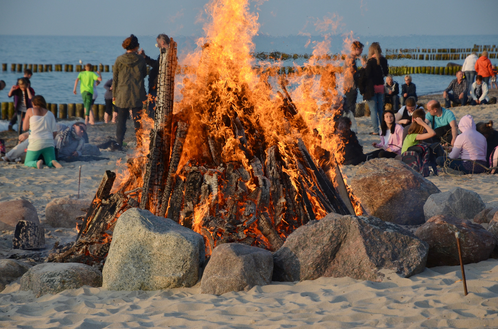 Ostsee, Kühlungsborn, Lagerfeuer am Strand