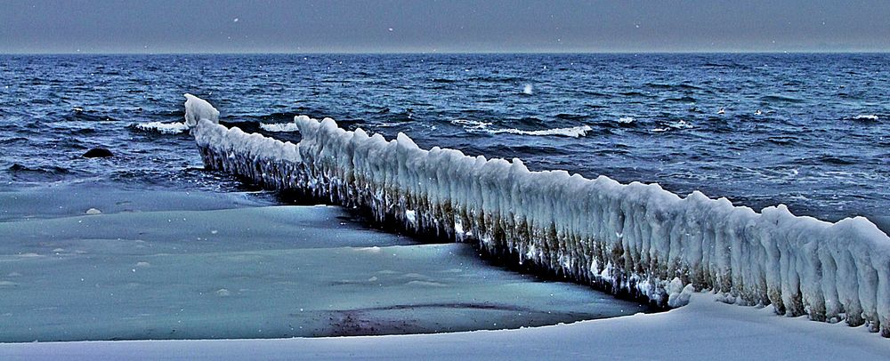 Ostsee mit Eisbildung (Bucht von Hohwacht) Baltic Sea with ice formation (Hohwacht Bay)