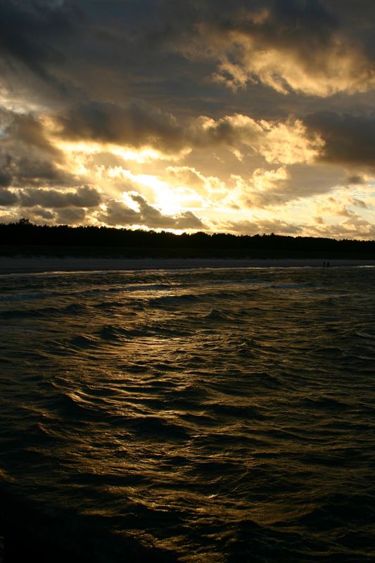 Ostsee mit Sonnenreflexionen