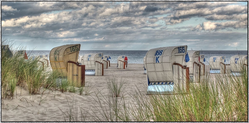 Ostsee-Strandkorb Idylle bei Rettin in der Sept. Abendsonne ( Lübecker-Bucht ) HDR