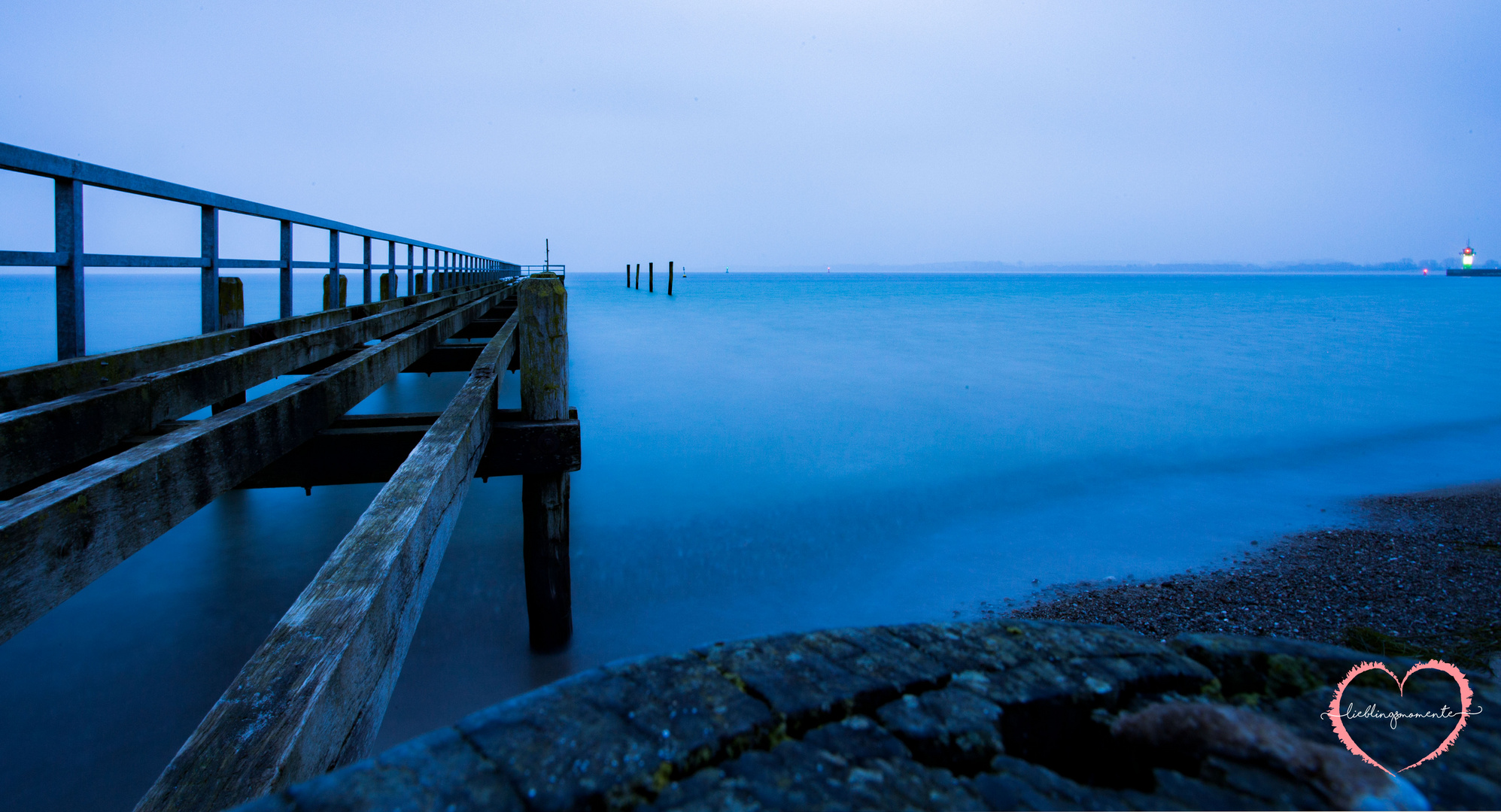 Ostseebrücke zur blauen Stunde