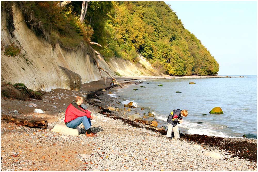 Ostseeküste, Vater mit Sohn