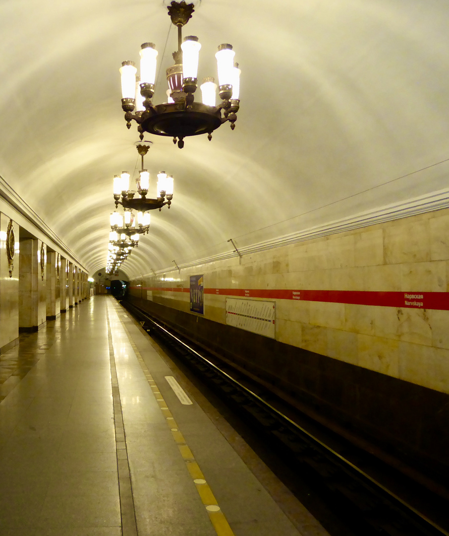 Ostseereise, St. Petersburg - a night at the subway