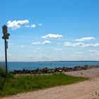 Ostseeromantik - blauer Himmel und Wattewölkchen