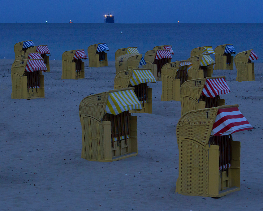 Ostseestrand zur "Blauen Stunde"