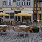 Otoño en la ciudad II, Meiningen, nadie ya no quiere tomar café en el aire libre