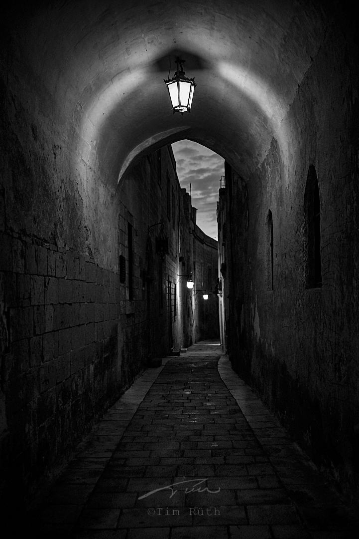 Otro callejón típico de Mdina (b/n)