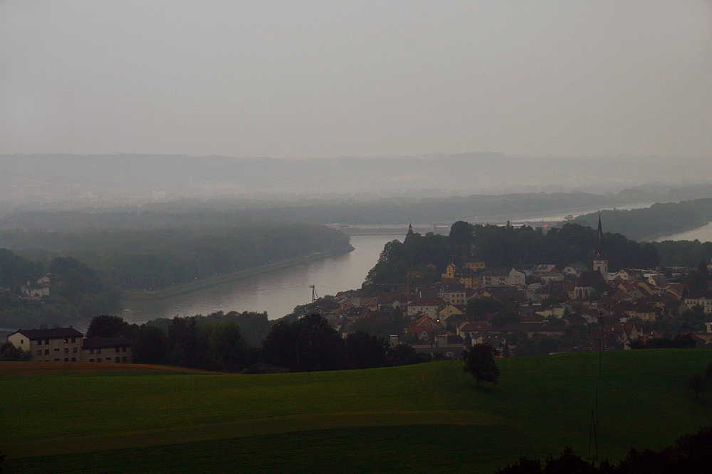 Ottensheim im Dunst