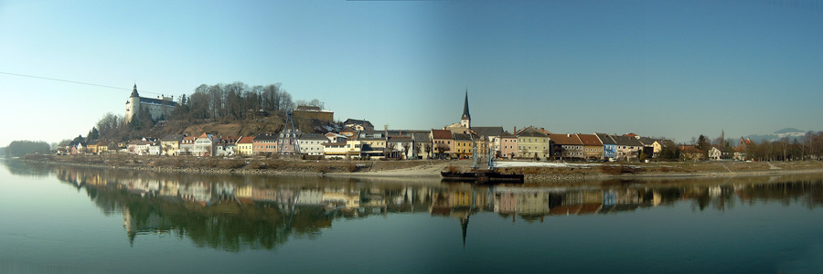 Ottensheim in voller Breite