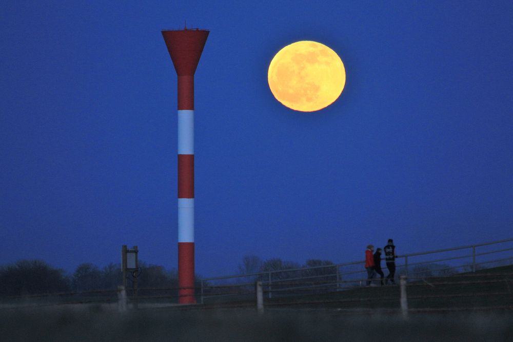 Otterndorf………Vollmond am Leuchtfeuer Otterndorf