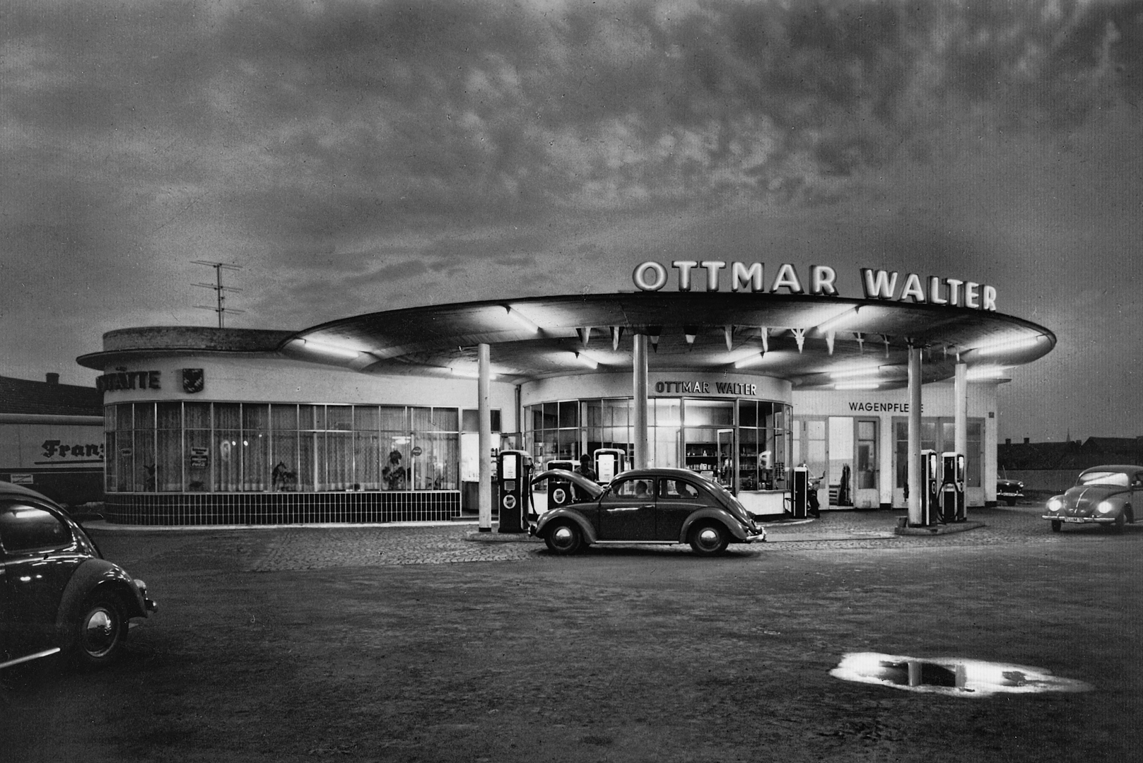 Ottmar Walter, der kleine Bruder von Fritz Walter hatte diese Tankstelle in Kaiserslautern