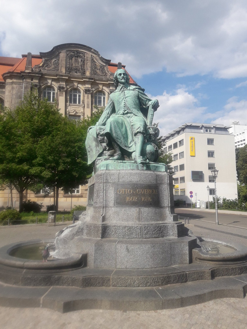 Otto von Gericke Denkmal in Magdeburg