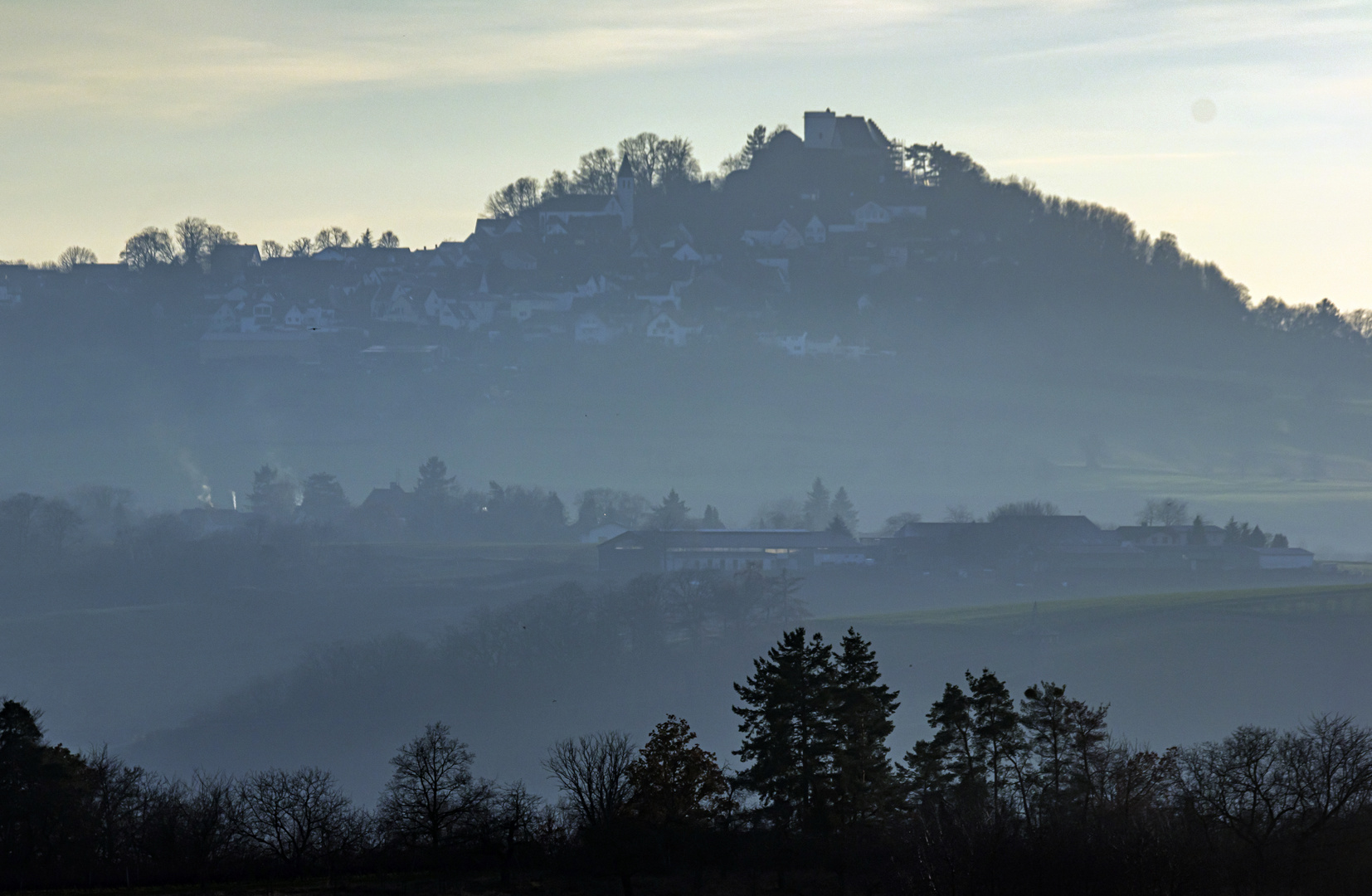 Otzberg im Dunst