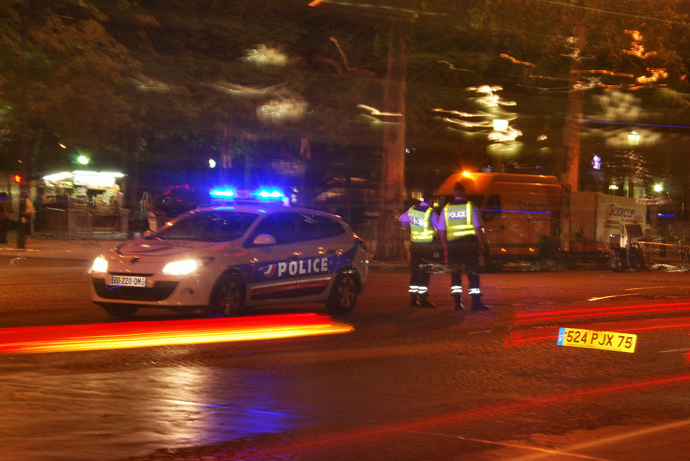 Où est la voiture? - Wo ist das Auto geblieben? - Waar is de auto gebleven?