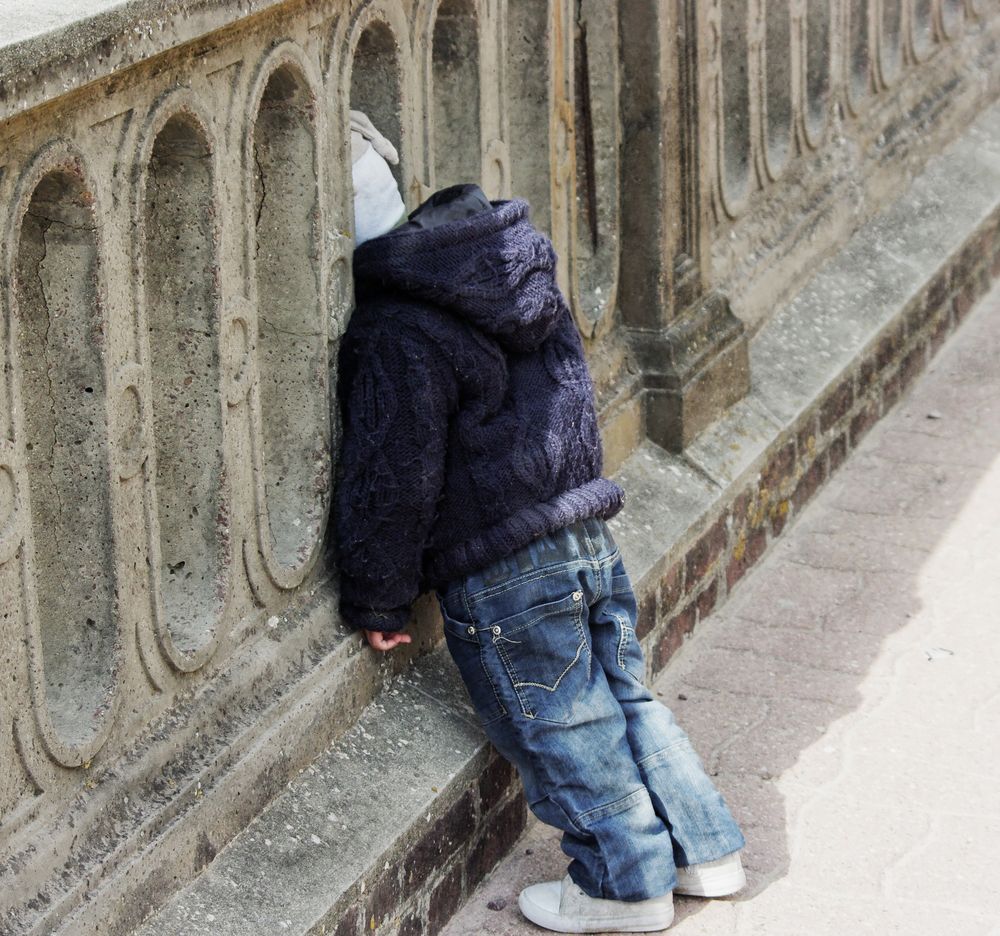 Ouf , on a retrouvé Bébé ... qui maintenant cherche son Doudou !