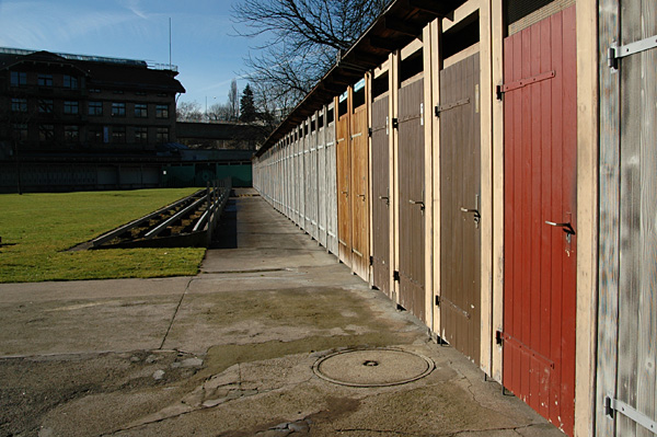 out of season ir Badi I - doors, doors, doors